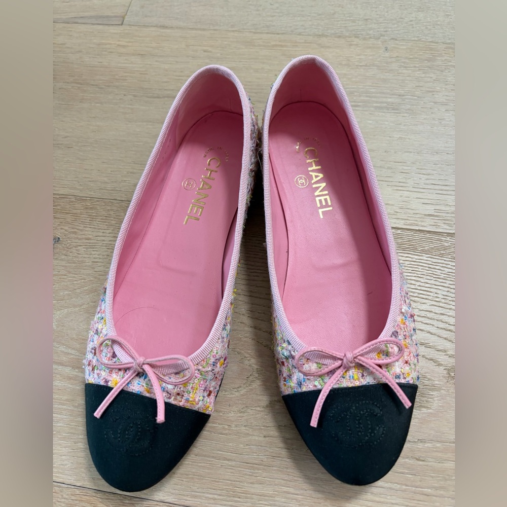 CHANEL Pink Tweed Ballet Flats with Black Cap Toe